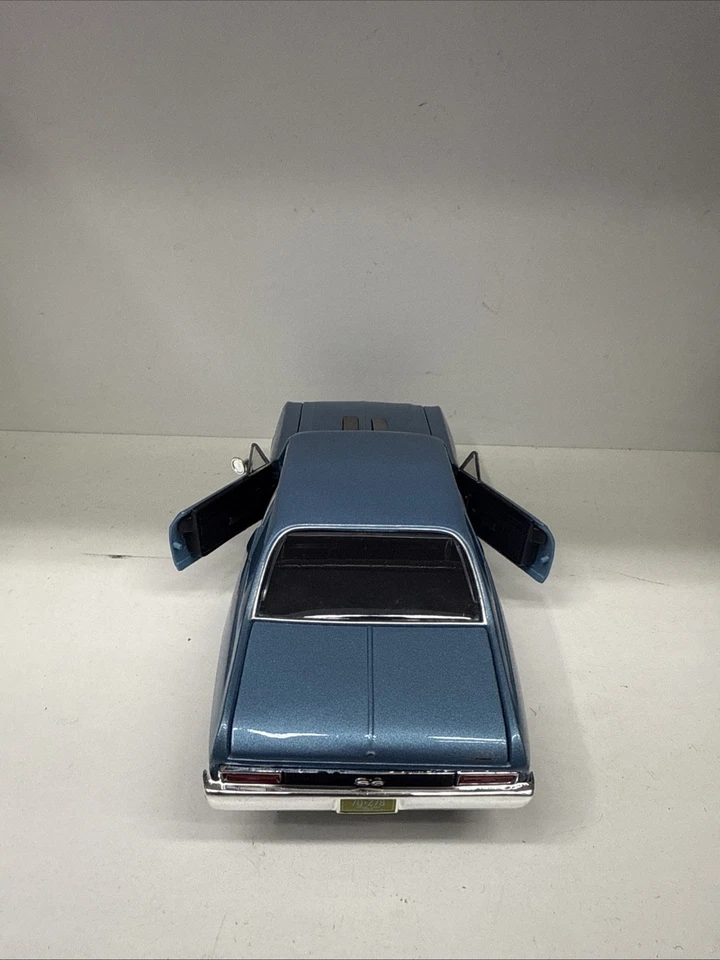 1970 Chevrolet Nova SS Coupe Blue 1/24 Diecast Model Car by Maisto - Image 4 of 4