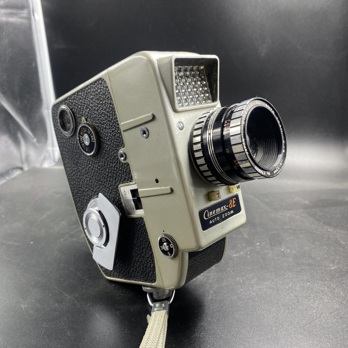 8mm フィルムカメラ Cinemax 8E AUTO ZOOM Cinemax-8E Auto Zoom Double 8mm Movie Camera With 1,8/11,5-33mm