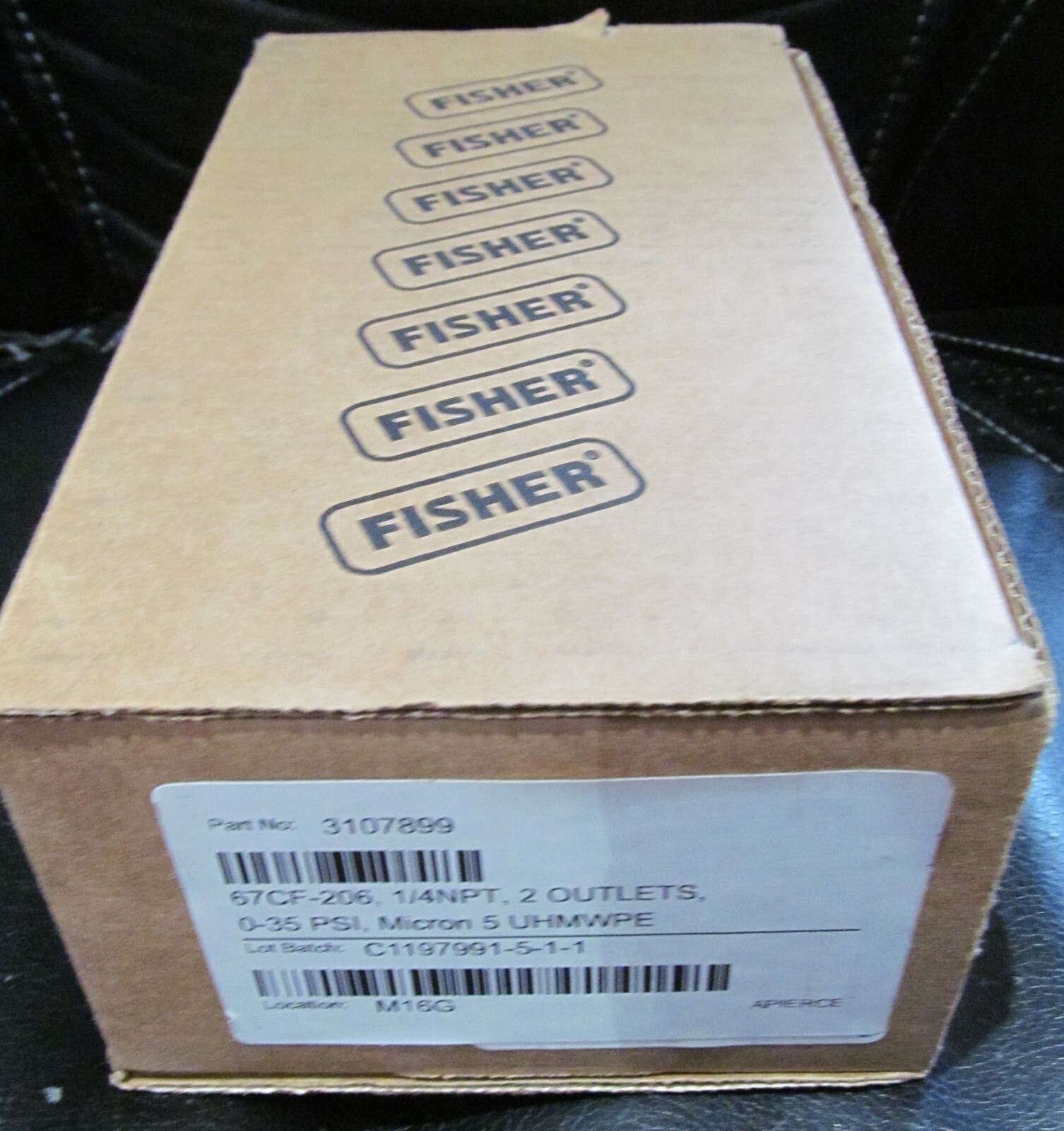 NEW FISHER 67CF-206 0-35 PSI 1/4