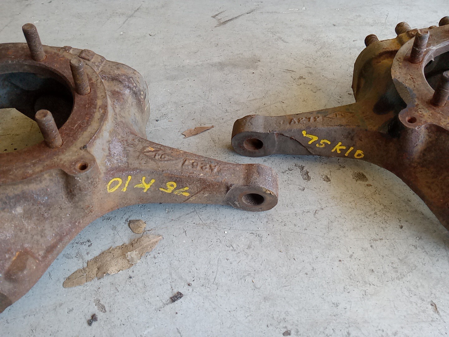 Dana 44 steering knuckles set of 2 C36519 And C36520 eBay