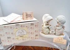 Precious Moments ''Friendship Hits The Spot'' Figurine Complete 5 '' High