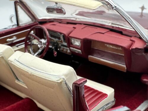 Franklin Mint 1961 Lincoln Continental, Maroon, 1:24, ottimo, con scatola - Foto 14 di 24