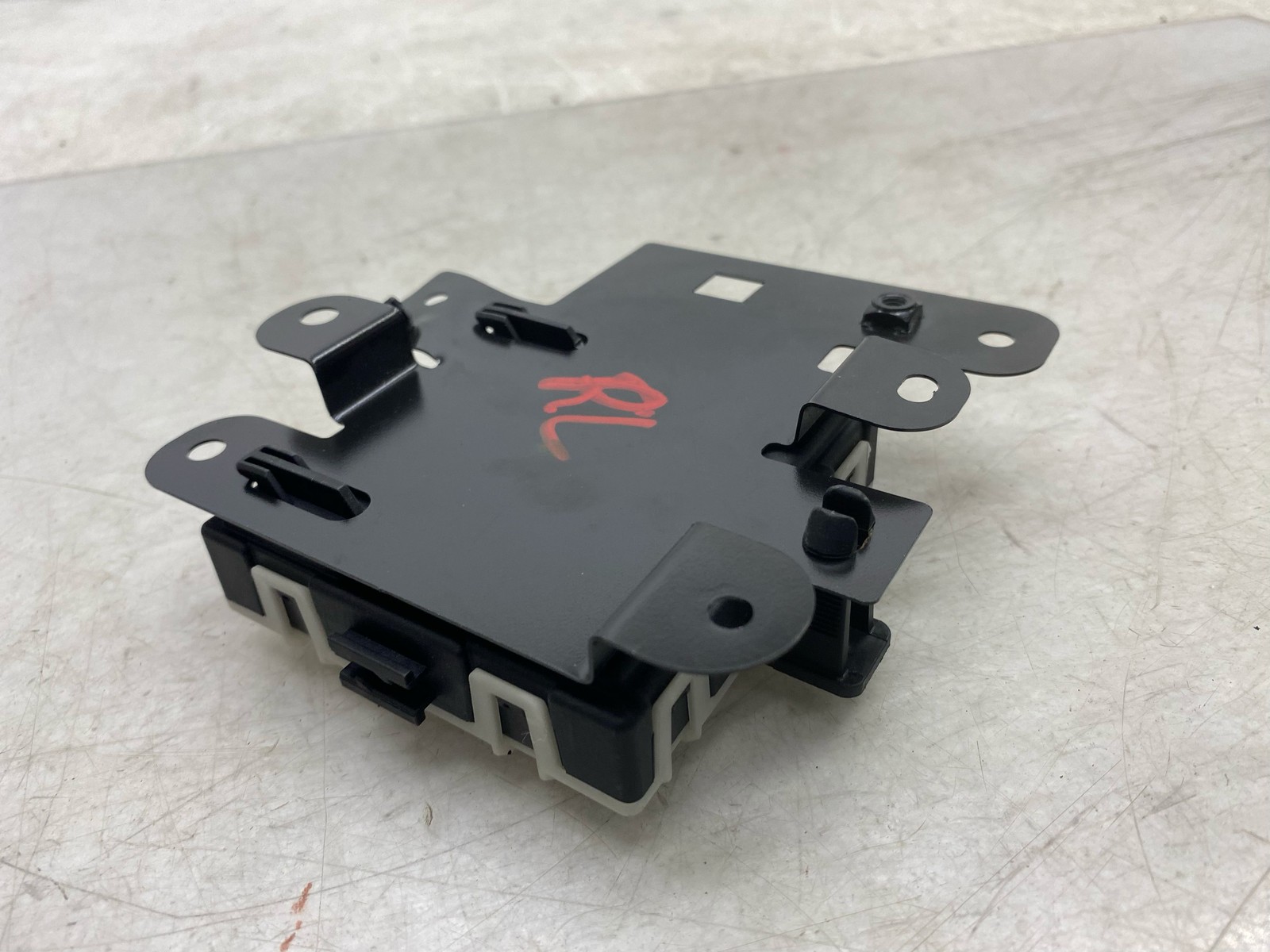 2020-2025 ASTON MARTIN DBX LEFT REAR DOOR CONTROL MODULE UNIT 1679004511 OEM