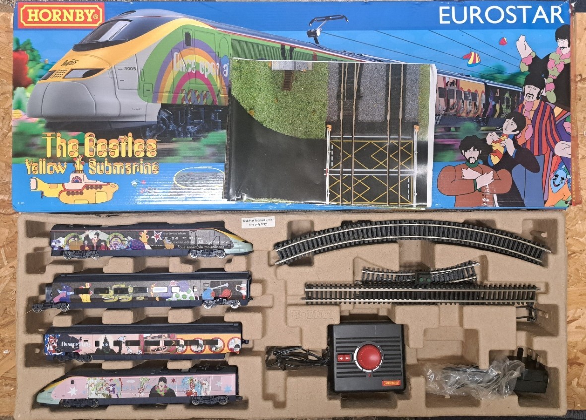 Hornby Railways Collector Guide - Model Year - Eurostar Set - 2005