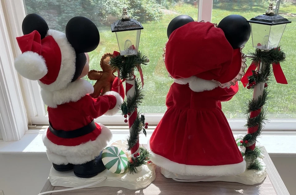 Santa's Best 1996 Animated 21" Christmas Mickey& Minnie Mouse w Light Post WORKS - Image 3 of 4