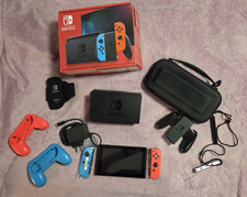 Nintendo Switch Konsole mit Konsolenetui