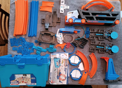 Lot Hot Wheels Track Builder Multi Loop Box, Stunt And Go Transporter Plus More