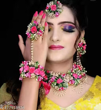 Ensemble de bijoux en fleurs artificielles vertes comprenant un beau collier,...