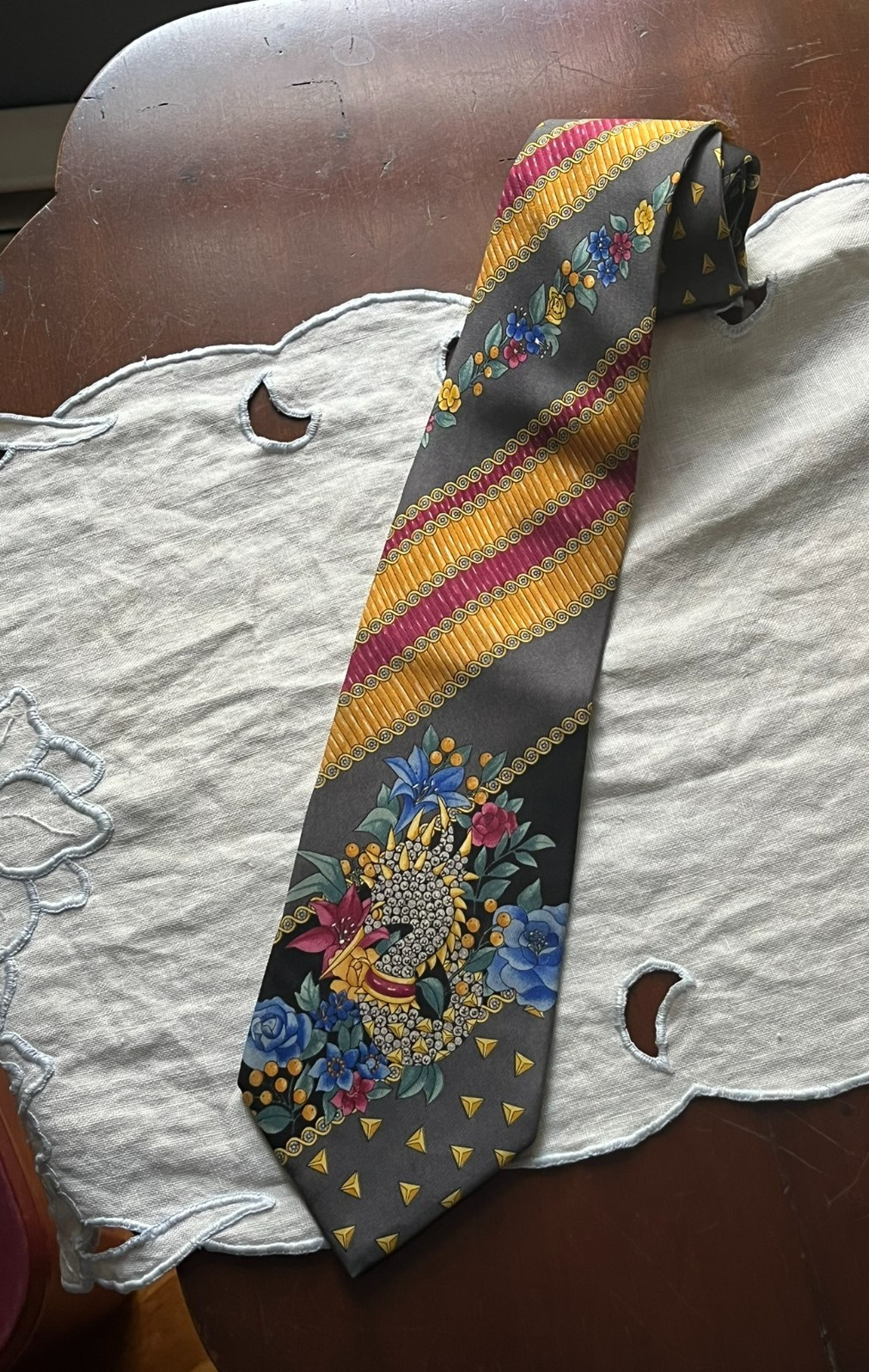 VINTAGE LEONARD PARIS DESSIN COLORFUL FLORAL /BIRD SILK NECK TIE MADE IN ITALY