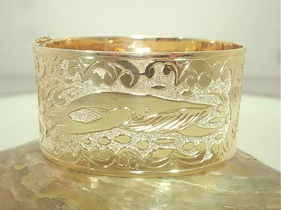 Hawaiian bracelet shop designs