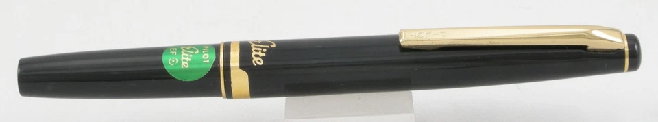 Pluma Estilográfica Pilot Elite Negra y Dorada - XFine Plumín -CON-20 - Como Nueva - Antigua - Stock Foto 2 de 4