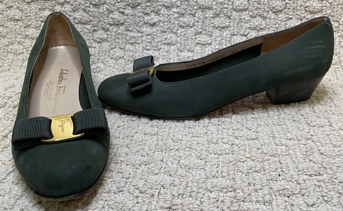 Salvatore Ferragamo Pumps Womens 8.5C Emerald Green Suede Vara