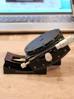40-degree tilting Goniometric + 360-degree Rotary Stage