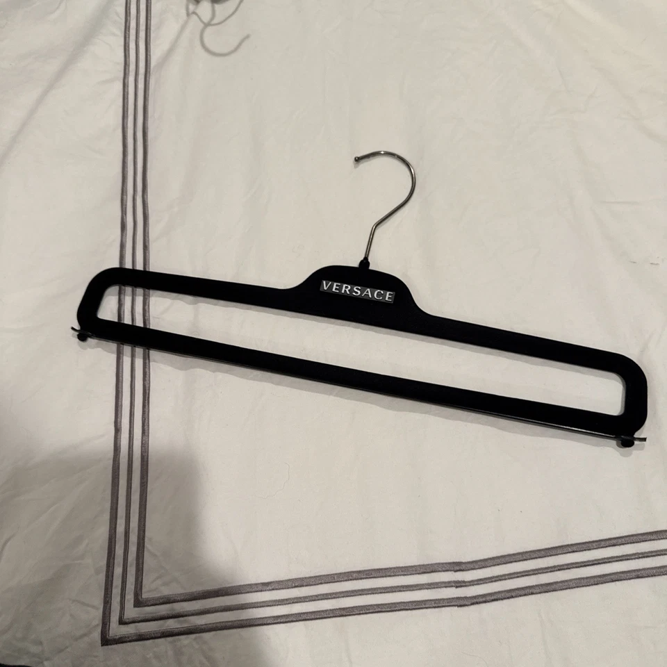 Pantalones de mezclilla negros para hombre Versace Foto 3 de 4