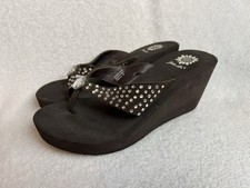 Yellow Box Platform Sandals Women  s 9 M Heels Brown Rhinestones Wedge Thongs