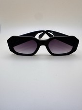 Quay Hyped Up Sunglasses Black / Smoke 53-21 145
