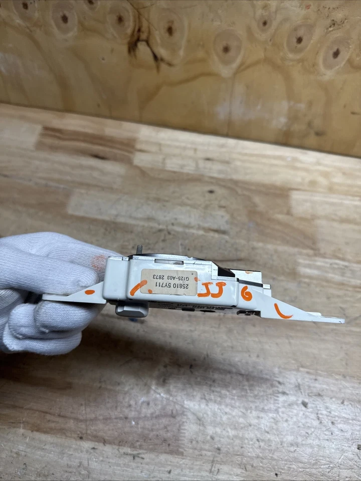 OEM 2004 03 05 02 01 06 Infiniti I35 Center Dash Analog Clock Silver Foto 4 de 4