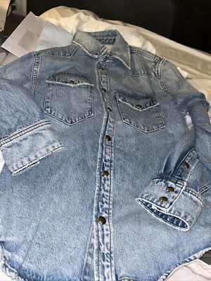 KHAITE F1096907200 関税送料込 KHAITE Wesley distressed denim shirt light blue snap closure