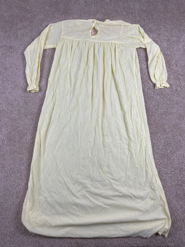 Camisón largo vintage para mujer grande con volantes plisado bordado corazón amarillo Foto 2 de 4