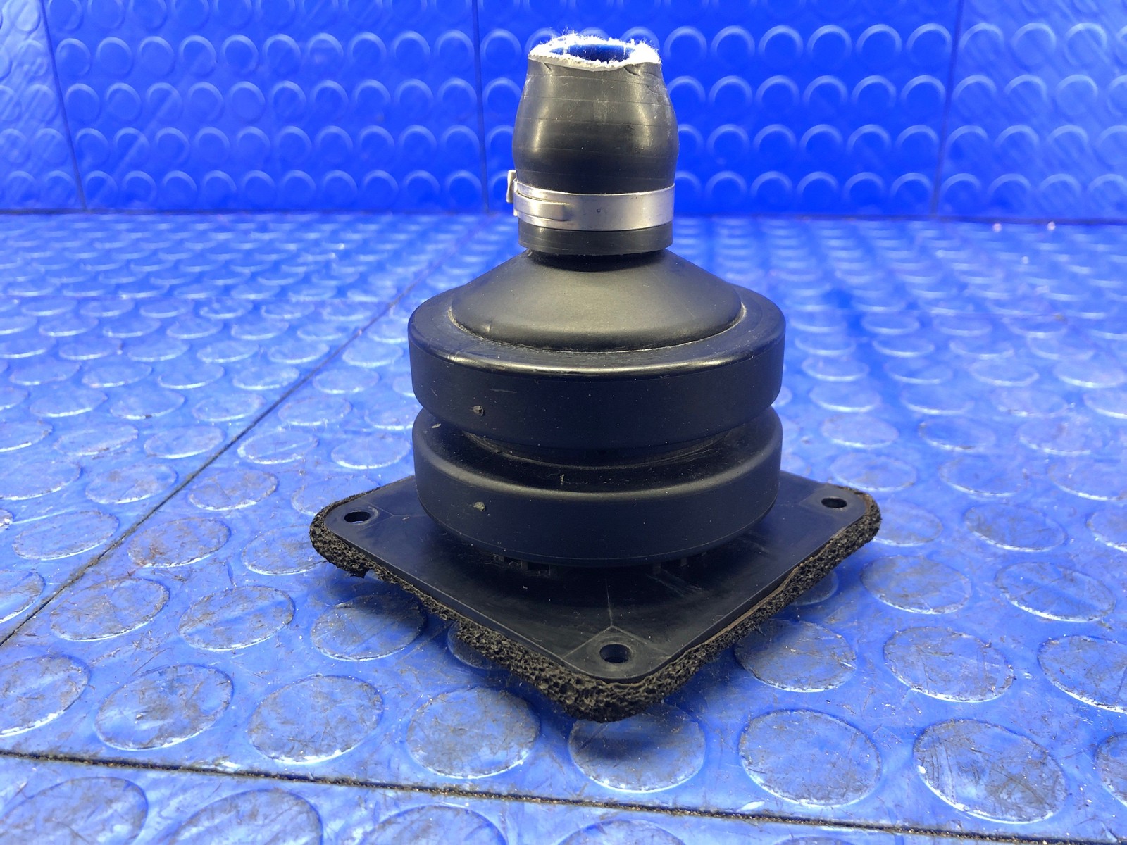 2016-2021 MCLAREN 570S OEM REAR RIGHT ENGINE AIR VALVE 14F0664CP