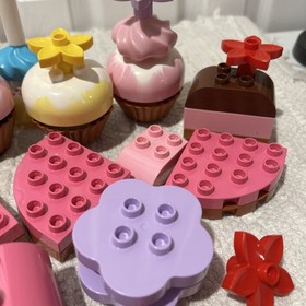 LEGO DUPLO 6785 adorable Creative Cakes Cupcakes Dessert Lot