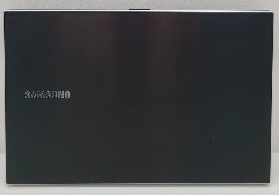 Portátil Samsung NP300V5A-A0KUS Intel i7-2670QM 4 GB de RAM sin HD/OS (FL) Foto 3 de 4