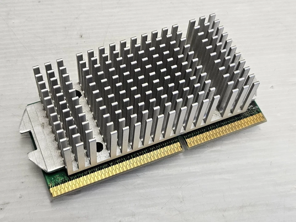 Intel Celeron 366MHz, Slot 1, SL376, 128KB Cache, FSB 66MHz, With Heatsink - Image 2 of 3