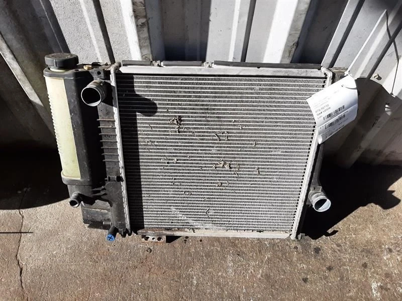 Radiator Fits 91-99 BMW 318i Z3 1.9L 17111469176  - Image 2 of 4