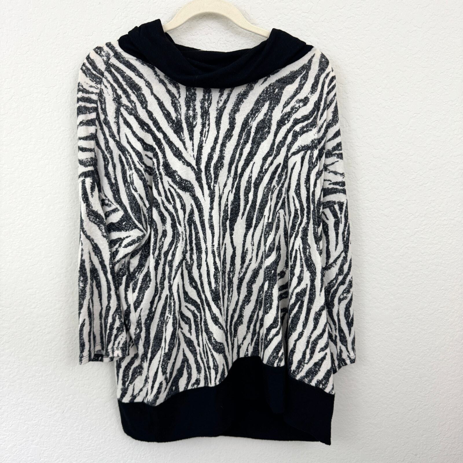 Chico's Womens Pullover Top Blouse Size L Animal Print Comfy Black