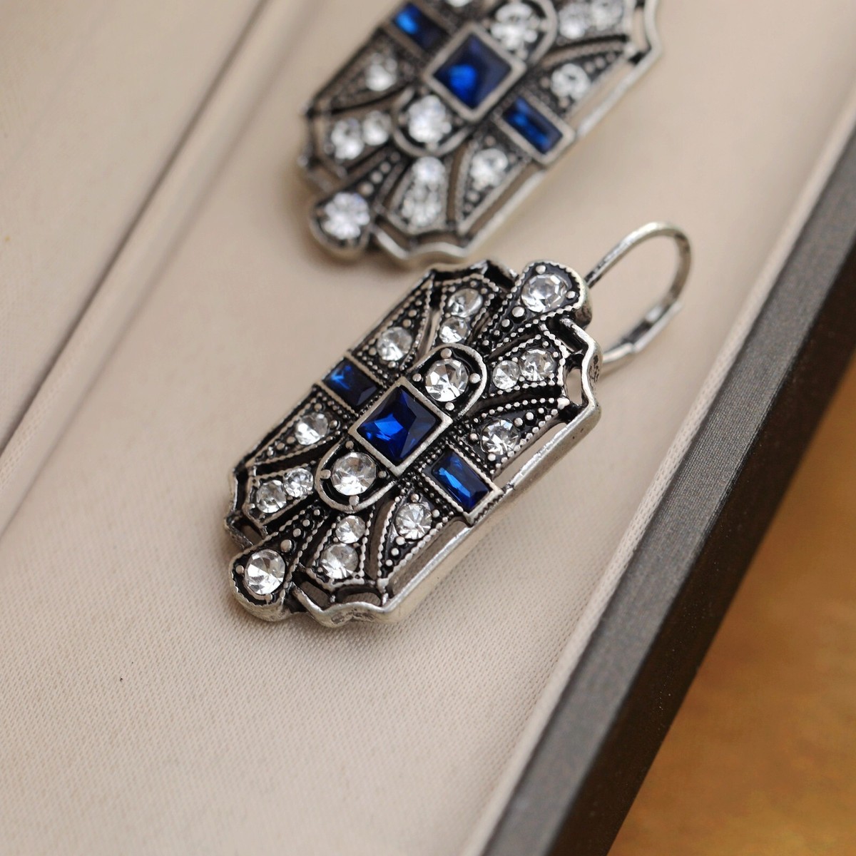 Boucles D'oreilles Dormeuses Argenté Antique Art Déco Strass Bleu - Neuf Sans Emballage