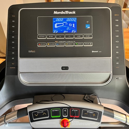 NordicTrack T7.0S Treadmill – Excellent Condition, Barely Used. - Picture 3 of 11