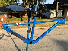 2023 Pivot Les SL Frame Size Small