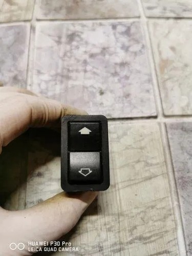 BMW 5 E39 Schalter für Fensterheber hinten rechts 3.00 Diesel 135kw 21047397