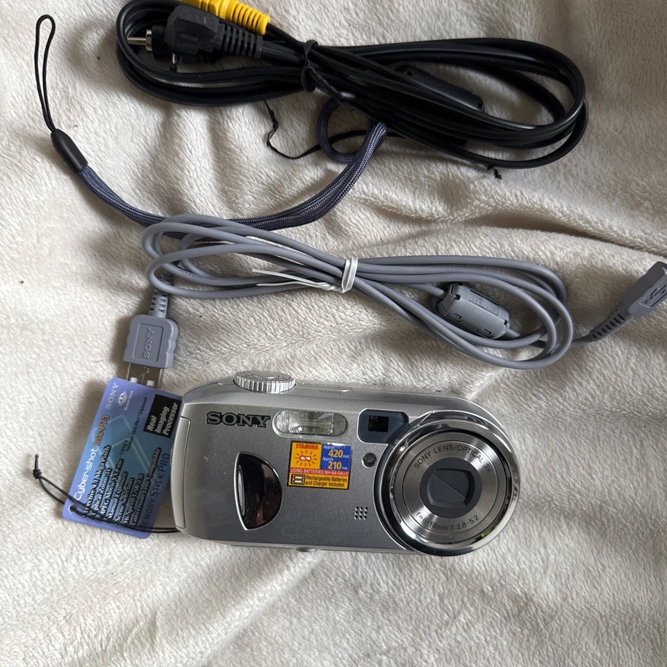 Sony Cyber-shot DSC-P73 4.1MP Digital Camera Silver With Box - Image 3 of 4