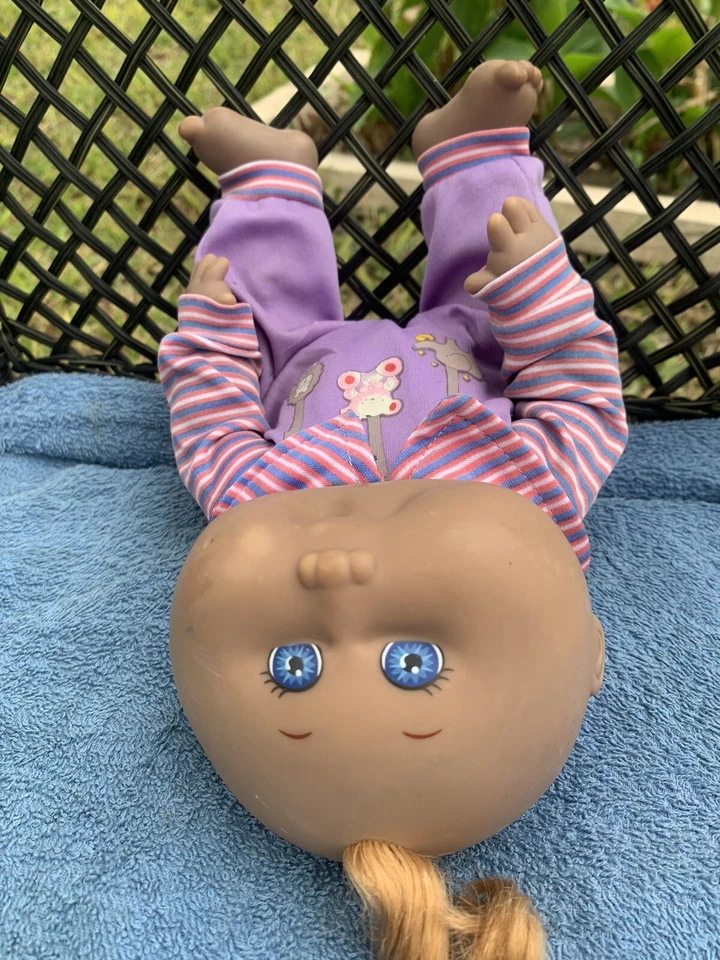 Винтажная кукла Cabbage Patch Kid 1978, 1982, 1995 пластик афроамериканка - Изображение 3 из 4