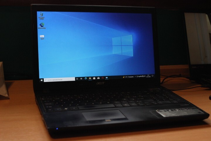 Portátil Acer Travelmate i5 de 15,6 pulgadas con Windows 10 Pro