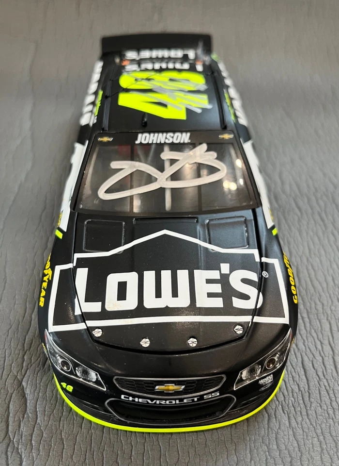 Doble Firmado 1 de 125 2017 #48 Jimmie Johnson Lowe's Kobalt 1/24 Diecast con Knaus Foto 4 de 4