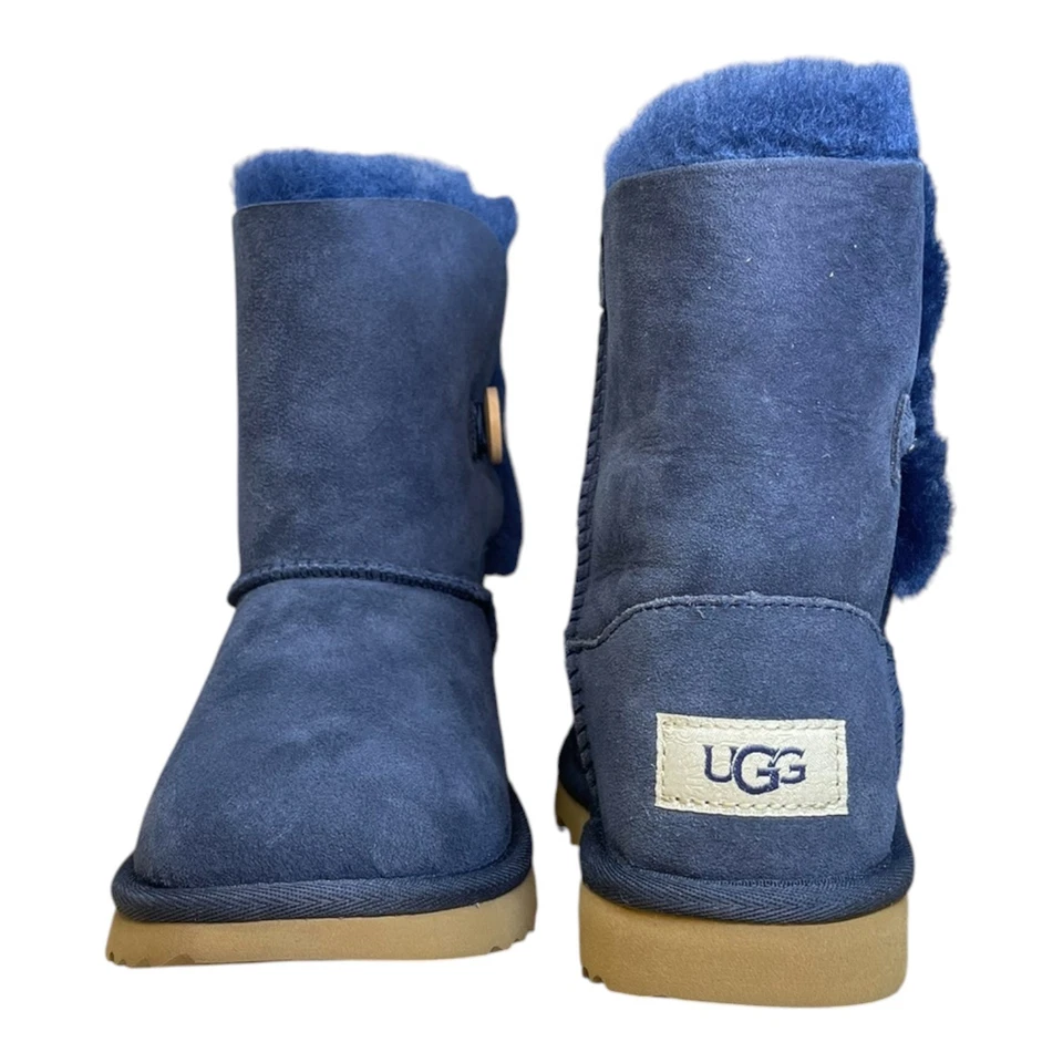 Botas de gamuza Ugg Bailey Button II azul marino para niñas pequeñas | 1017400K Foto 4 de 4