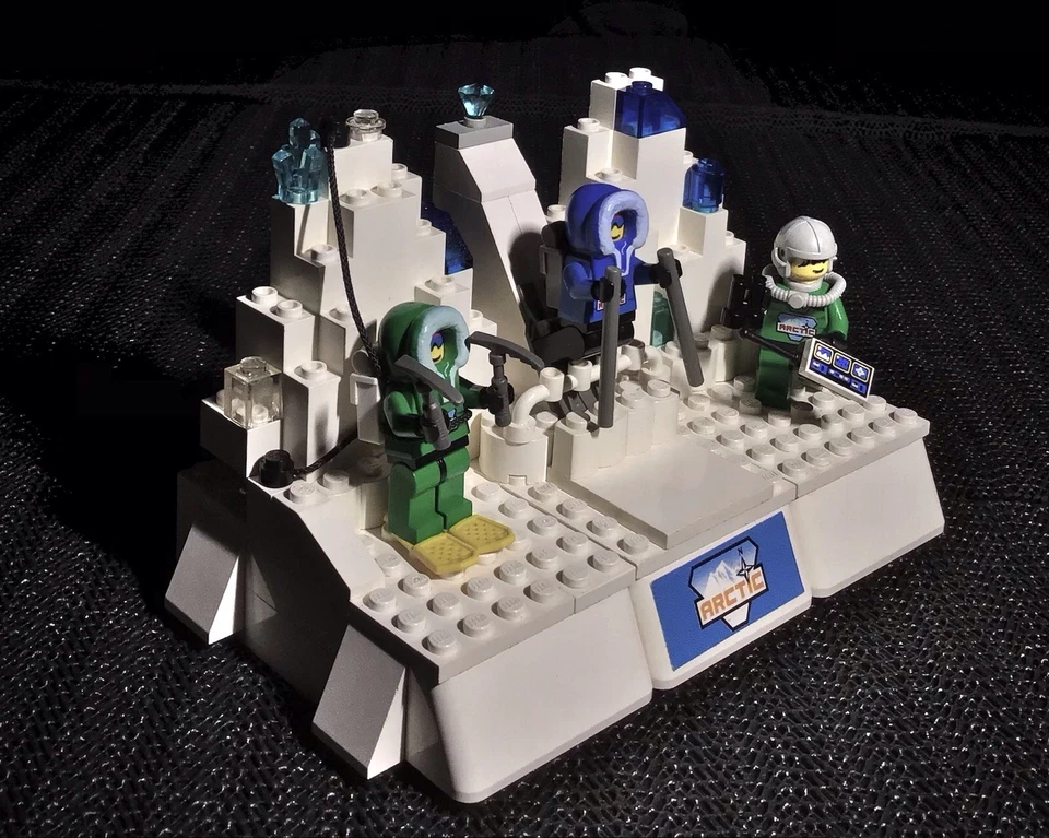 SALE! Minifigures Feature- “Twin Peaks: Arctic Assent” -{VTG Retired 90’s LEGO} - Image 2 of 4