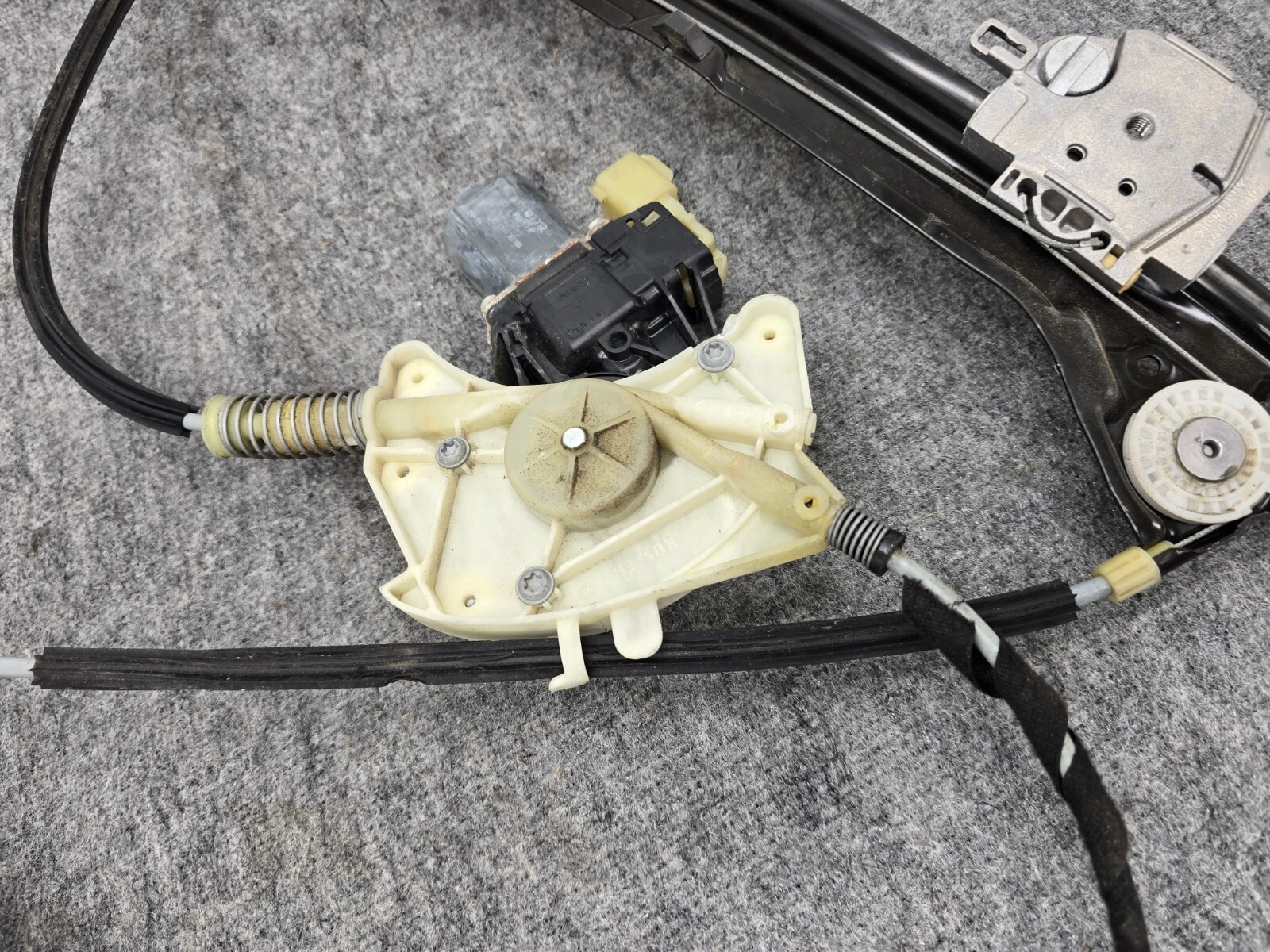 FRONT LEFT DOOR WINDOW REGULATOR ASSEMBLY OEM 40K 14-19 MASERATI GHIBLI S