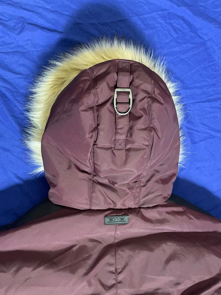 Chaqueta Pajar Canadá Púrpura Talla Grande Con Rasguños Y Marcas Menores Foto 3 de 4