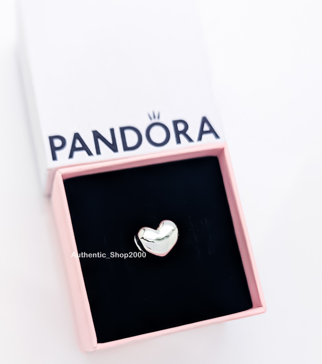 PANDORA ロゴパーカー　レア PANDORA ロゴパーカー レア PANDORA ロゴパーカー レア