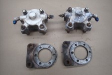 66 BEECHCRAFT A23A MUSKETEER BRAKE CALIPER PAIR W/ TORQUE PLATE CLEVELAND 30-75B