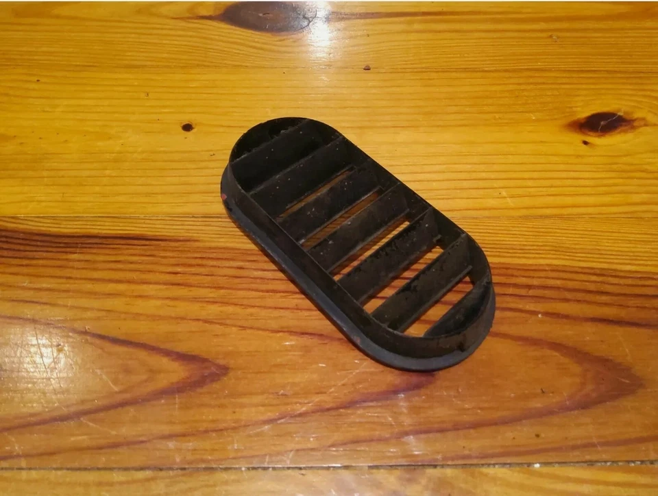 76-95 PORSCHE 924 944 951 TURBO 968 PUERTA ATASCO AIRE VENTILACIÓN REJILLA OEM 477819175 Foto 4 de 4