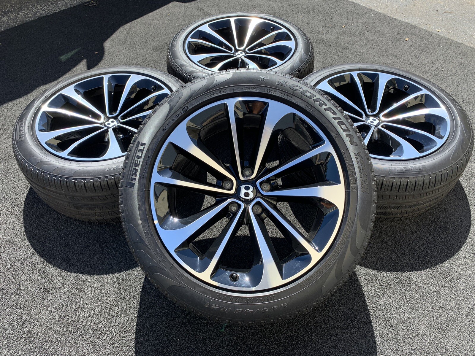 4 NEW GENUINE 21 INCH BENTLEY BENTAYGA  RIMS WHEELS TIRES PIRELLI  FACTORY
