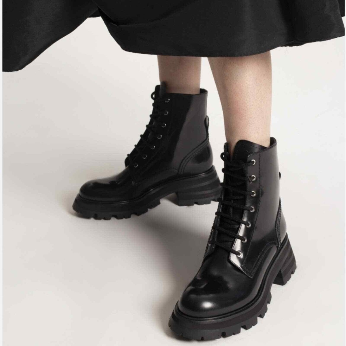 NWT $990 Alexander McQueen Wander Black Patent Leather Combat
