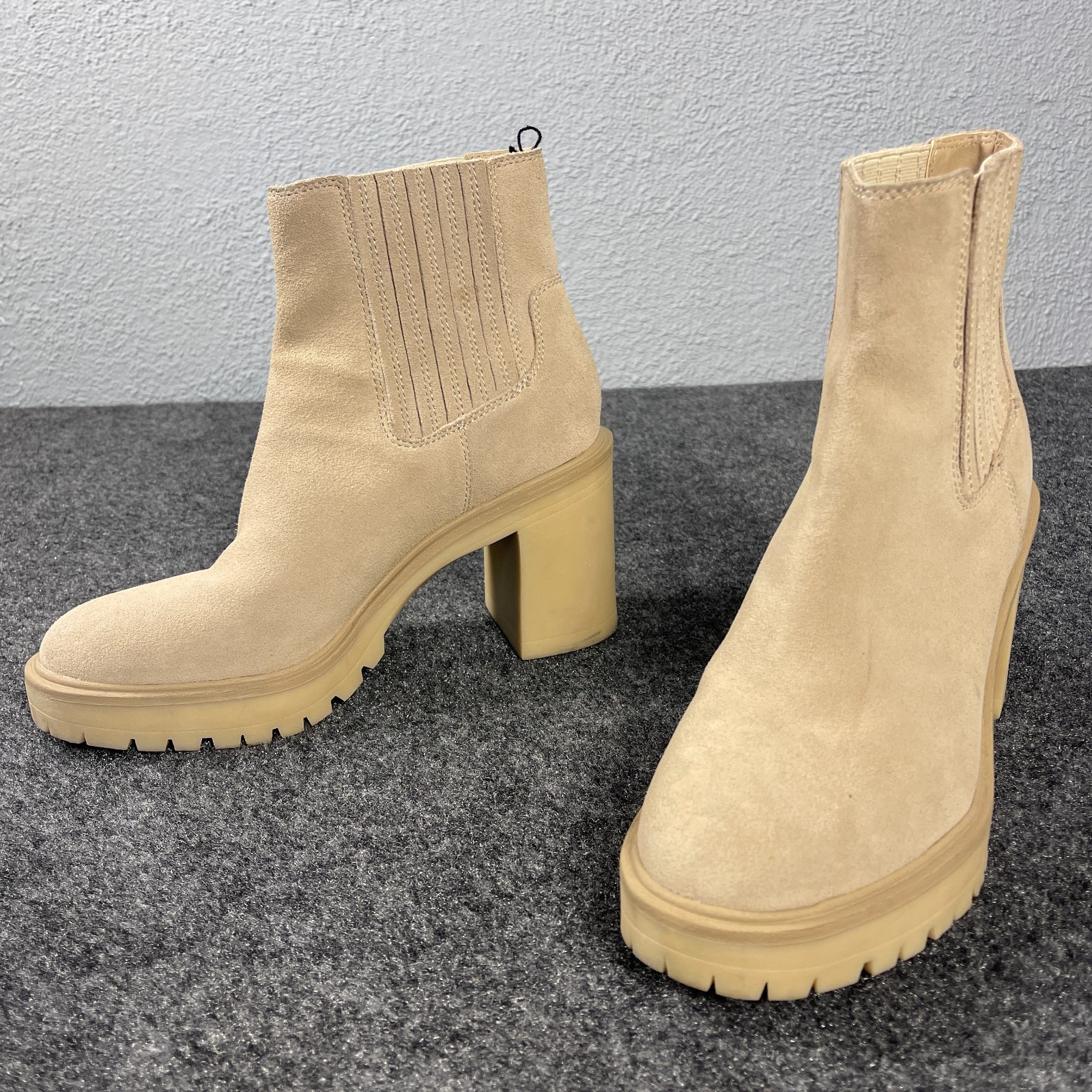 Dolce Vita Chelsea Boots Womens 10 Beige Suede Platform Lug Sole Block