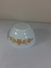 Pyrex #402 1-1/2 Quart Mixing Nesting Bowl Butterfly White Gold