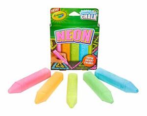 Play Day Bubbles /& Sidewalk Chalk On The Go Gift Set