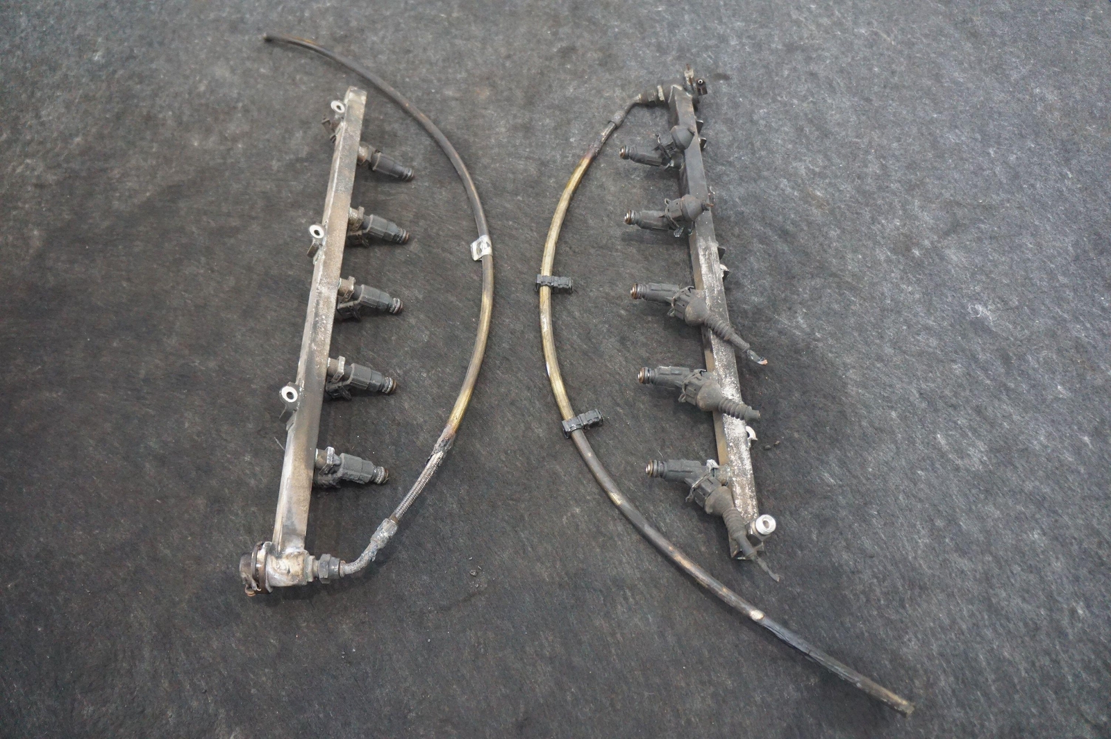 Set 2 Left & Right Fuel Rail 07L133681E Lamborghini Gallardo Spyder 2008 *Note*